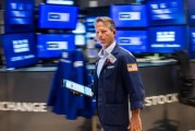 情侣算命尾盘：美股小幅上扬 标普指数上涨约0.3%