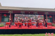 情侣算命中外儿童在北京宋庆龄故居庆祝“六一”国际儿童节
